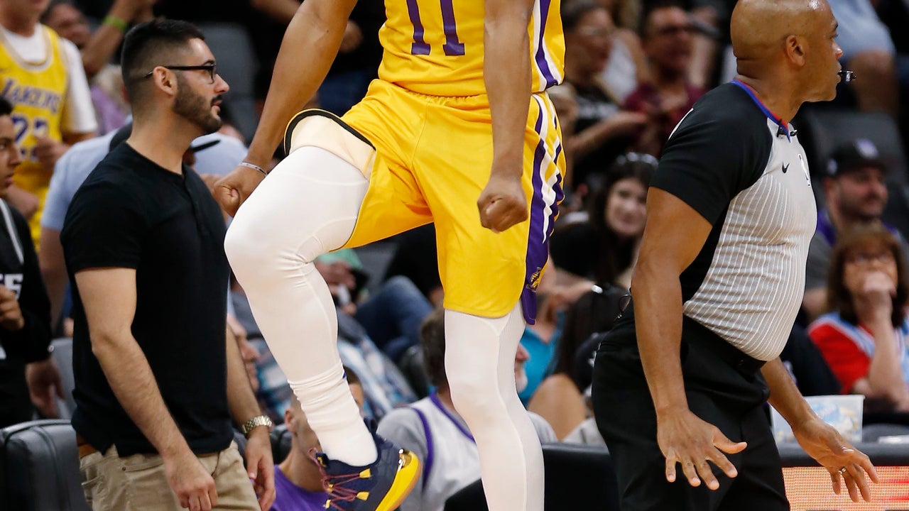 Norvell Jr.'s late 3 lifts Lakers to big comeback victory